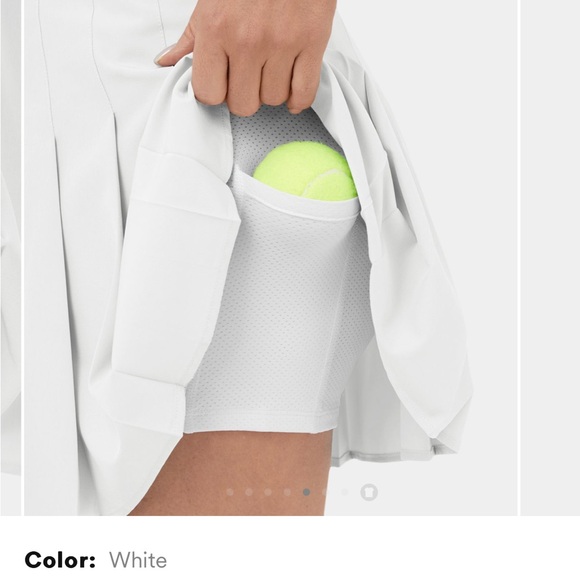 Halara white pleated exercise tennis golf workout skirt. Size small - Picture 4 of 5